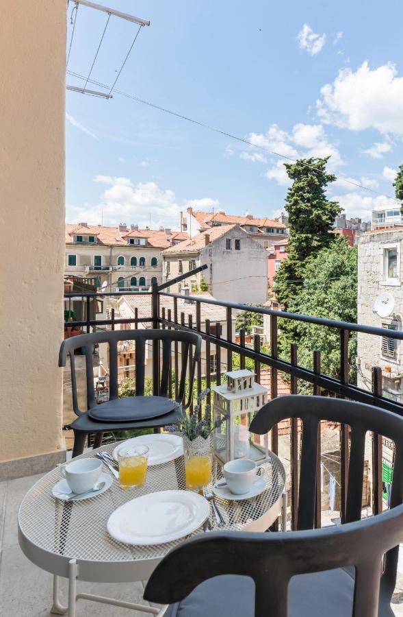 Romantic Apartment With Balcony Split Exterior foto
