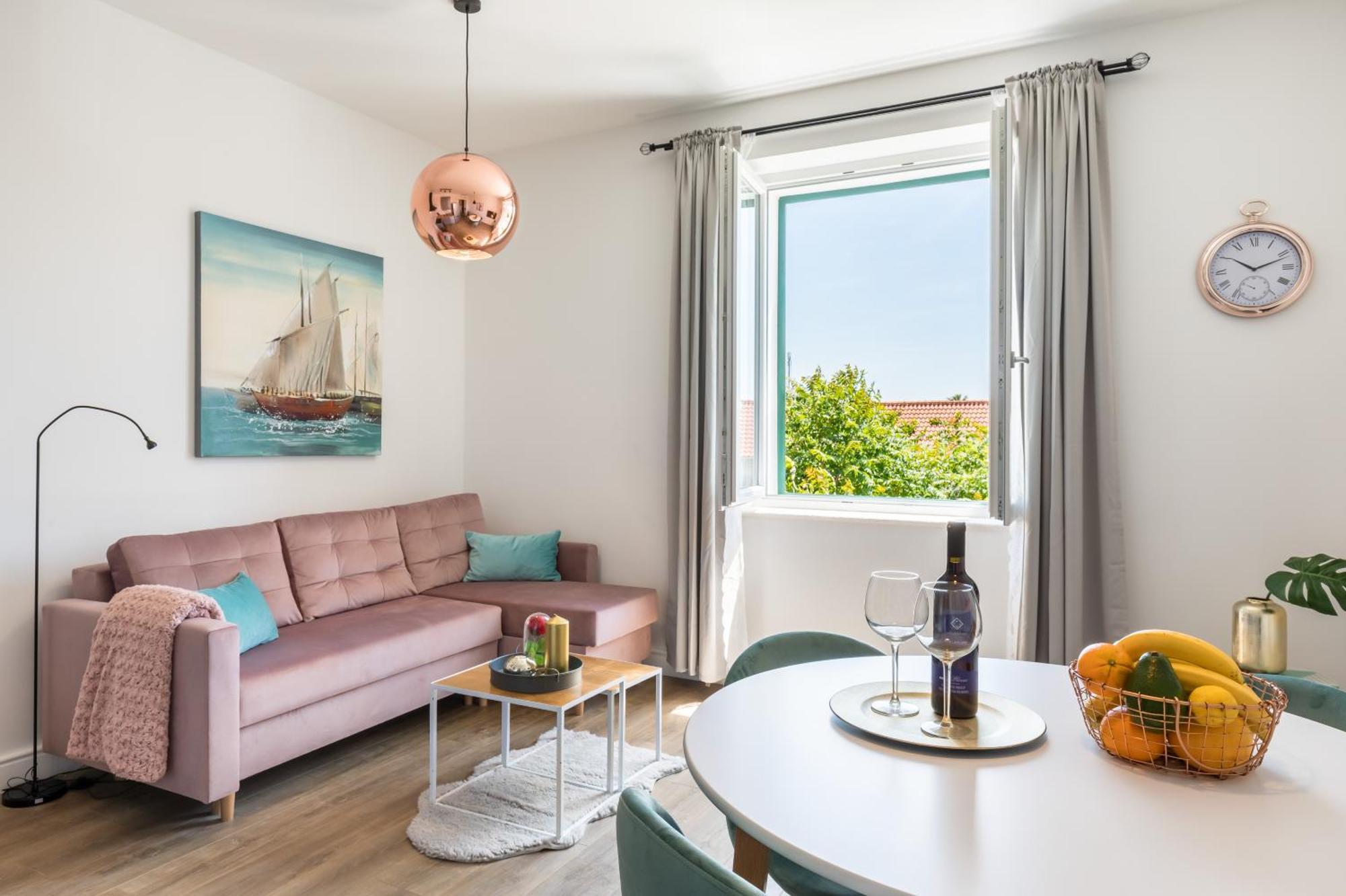 Romantic Apartment With Balcony Split Exterior foto